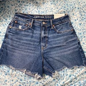 Brand NWT AE Highest rise 90’s boyfriend shorts